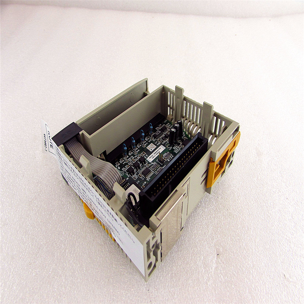 CP1W-MAD44 контроллер